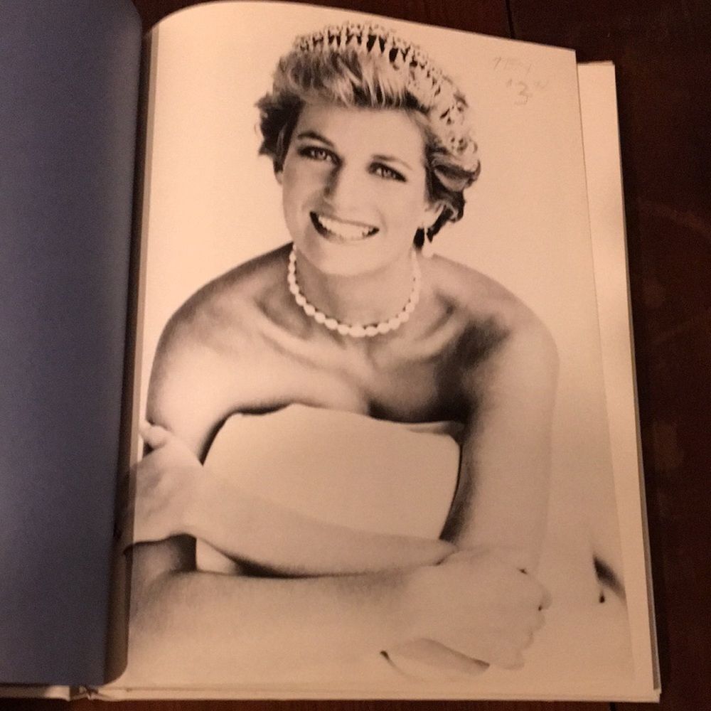DIANA The Peoples Princess Book - Picture 5 of 7